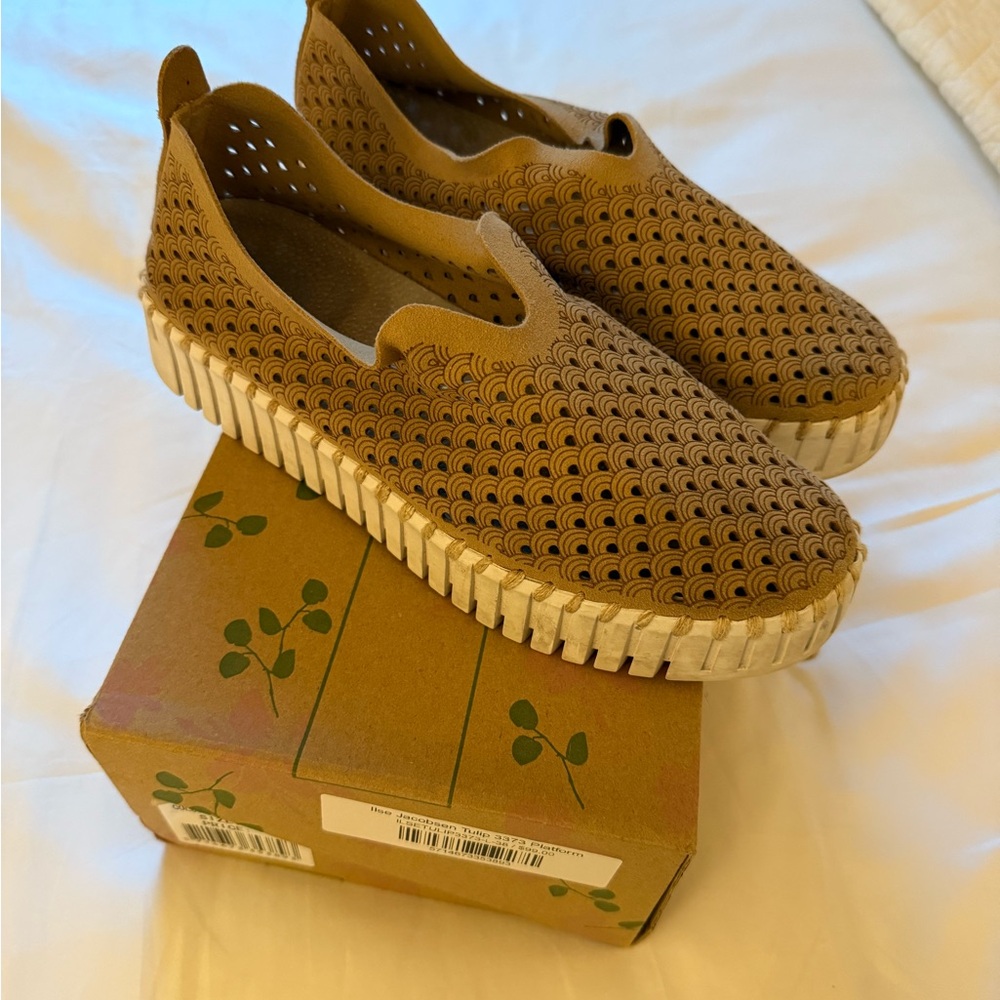 Ilse Jacobsen Tan Perforated Flats